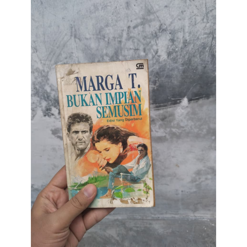 Buku Bukan Impian Semusim Penulis: Marga T