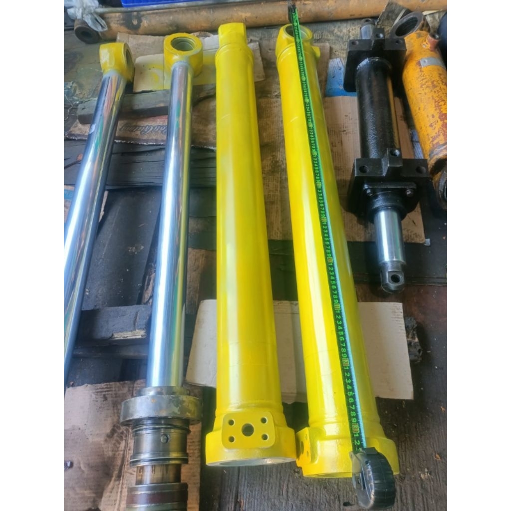 silinder Hidrolik jack Hidrolik Copotan excavator pc 200 Hitachi kondisi bekas siap pakai