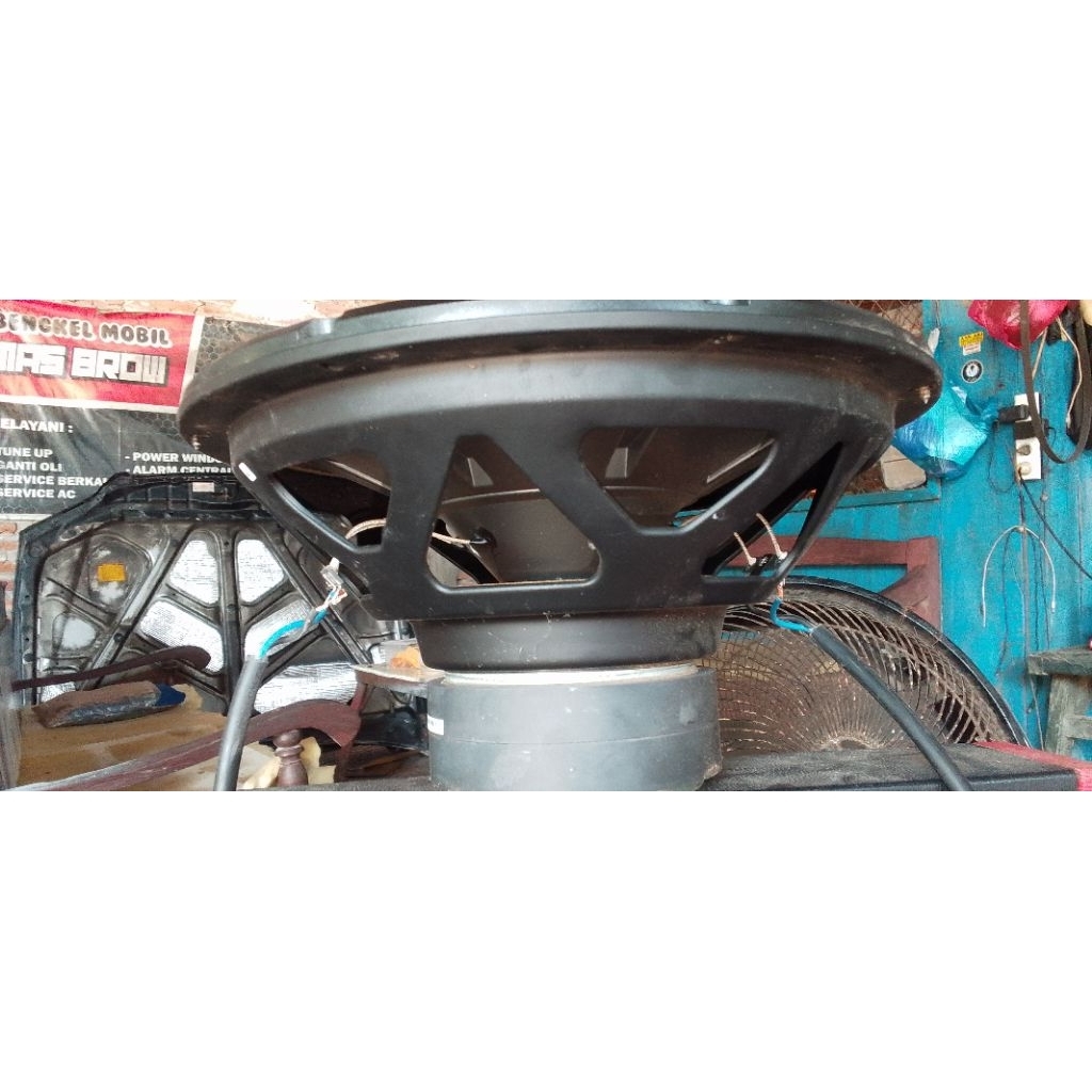subwower mobil 12in. JBL 1000W