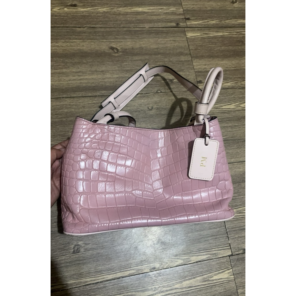 PRELOVED TAS ROUNN