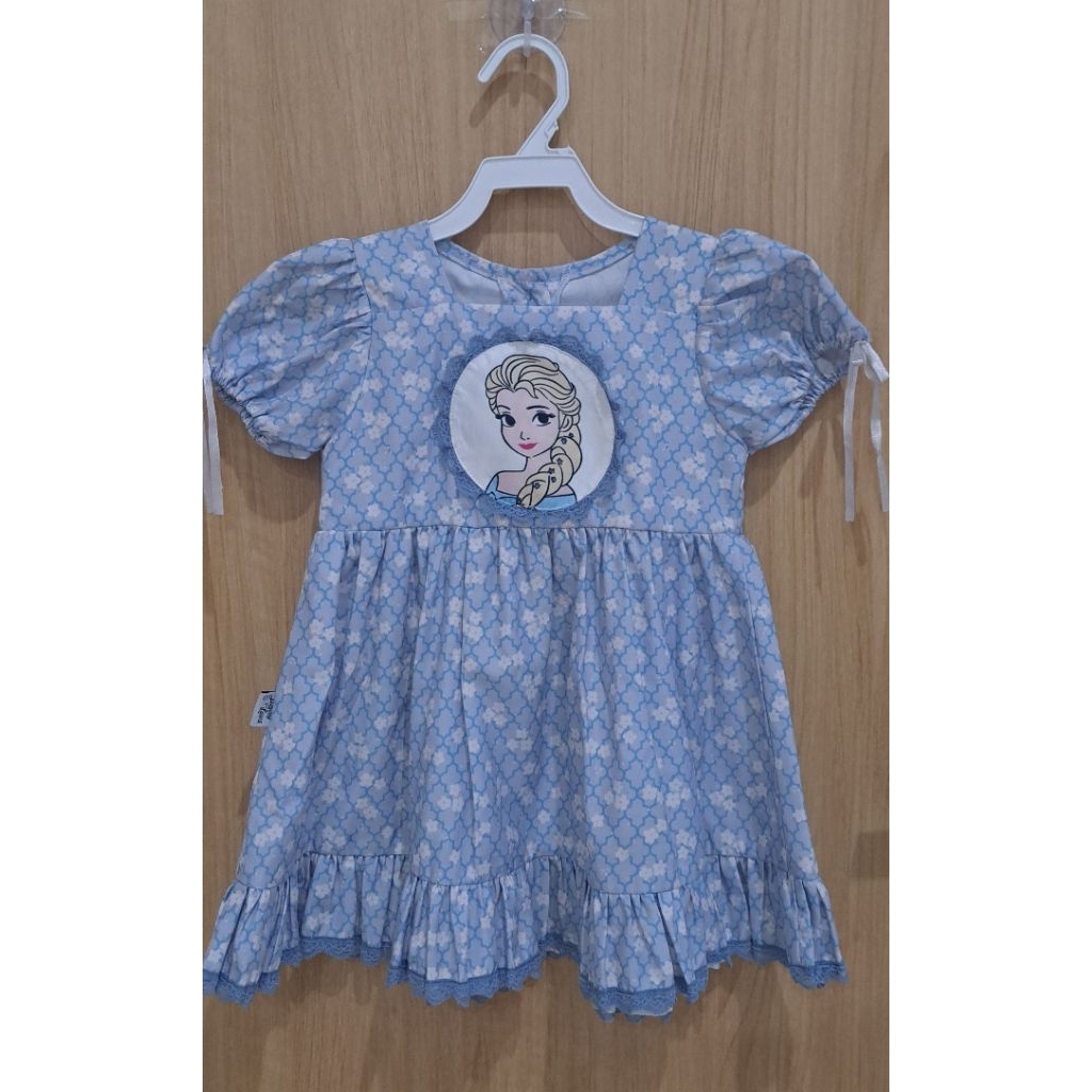 PRELOVED ELIZABETH DRESS BY JASMINE LAURA (ELSA) SIZE L (1-2 th)