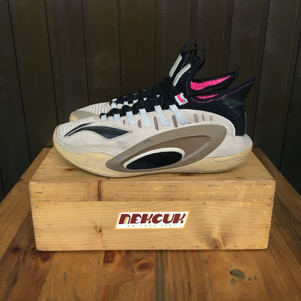 SEPATU BASKET LINING SHADOW WALKER (size 41)