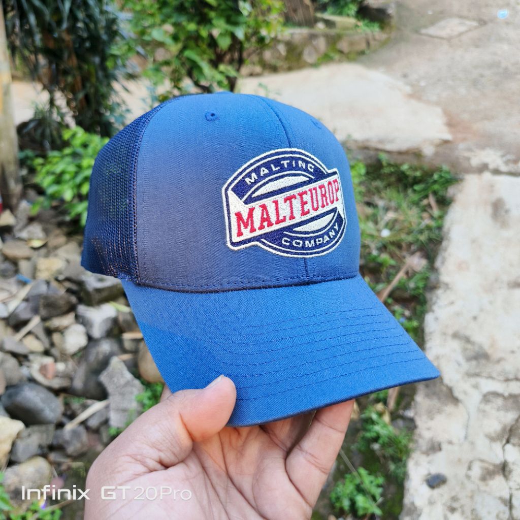 TOPI MESH BACK CLASSICS YUPOONG MALTEUROP ORIGINAL