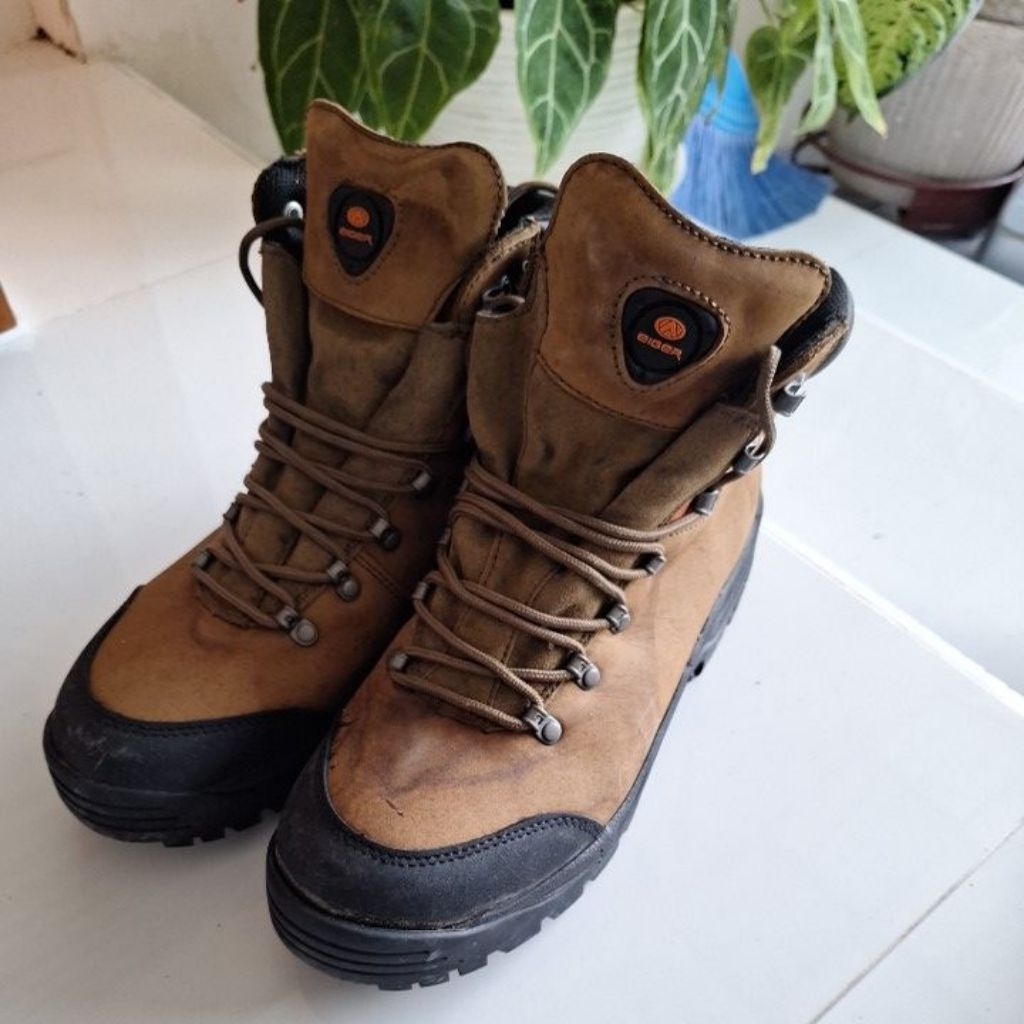sepatu gunung eiger