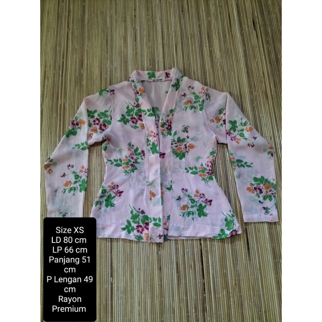 Preloved  Kebaya Pendek Size XS - S