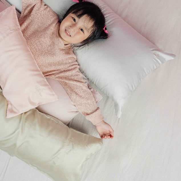 Butterfluff Hugging Pillow -Roemah Sprei / PRIVE