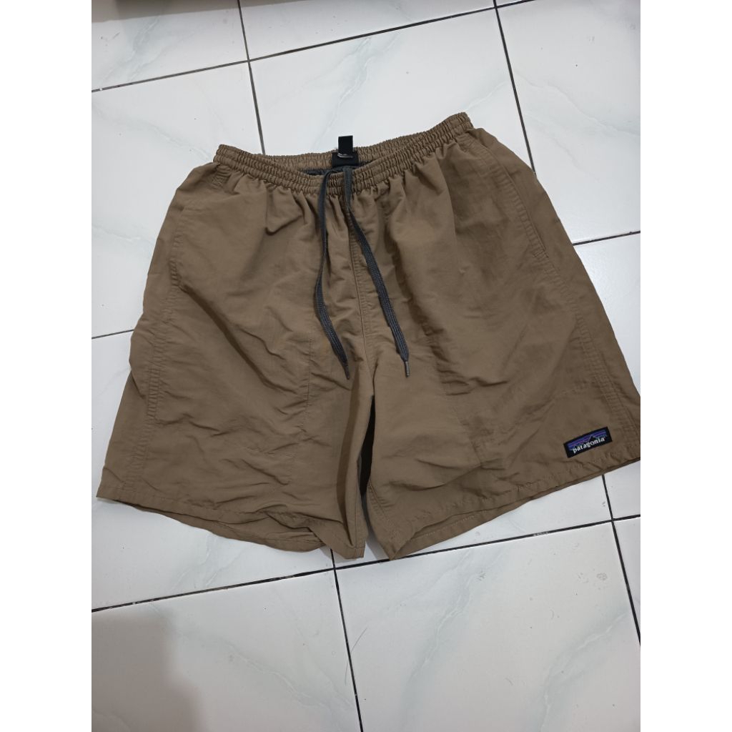 celana pendek patagonia second size 30-32