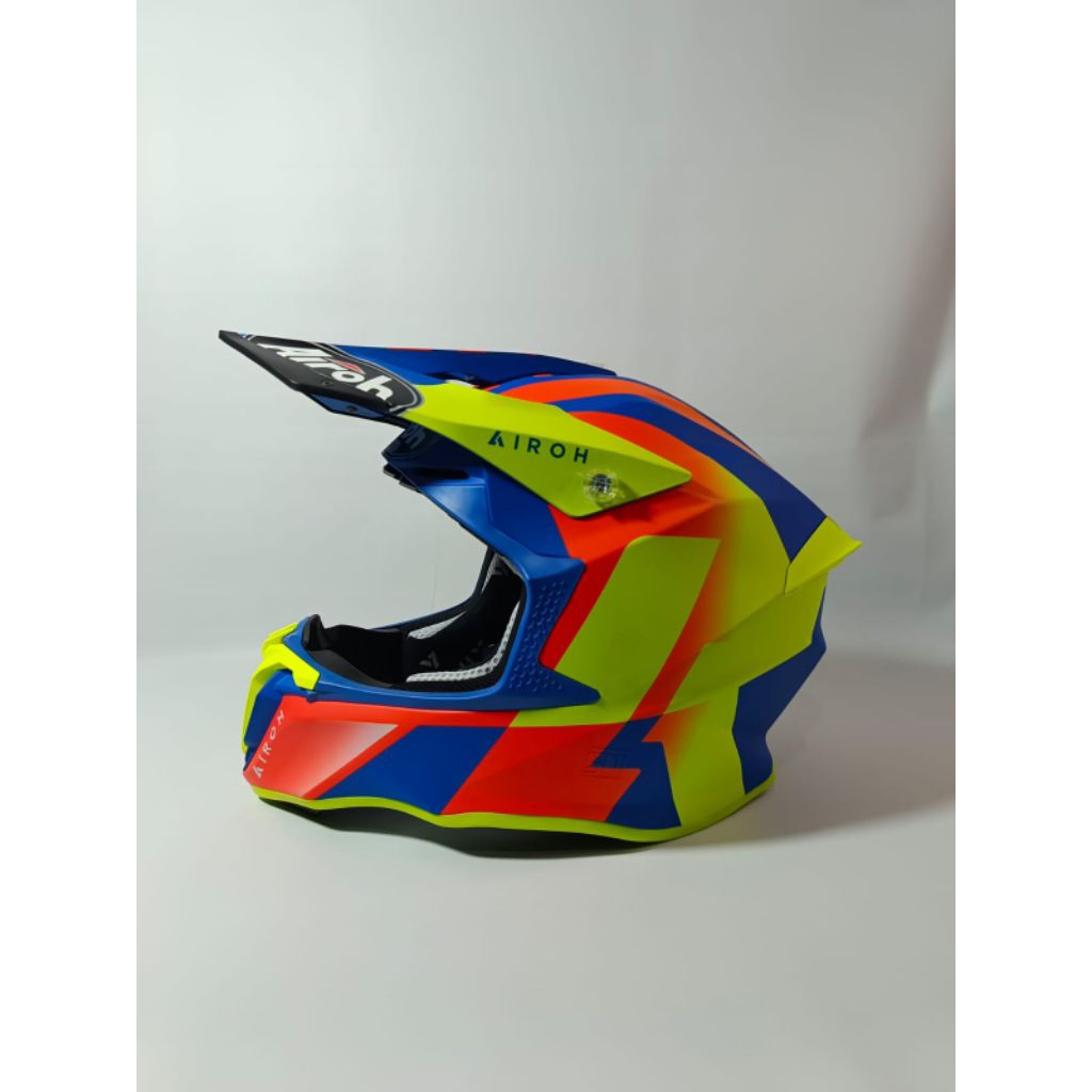 helm airoh twist 2.0 helm trail airoh twist teringan buat cross adventure