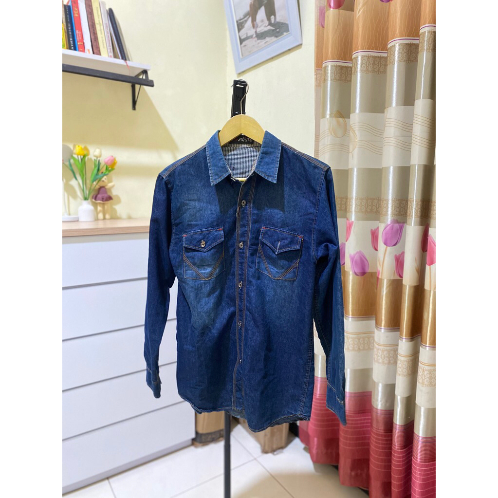 [PRELOVED] Kemeja denim ld 110cm pj 65cm - preloved skincare, make up & bodycare Rista Vanjaya