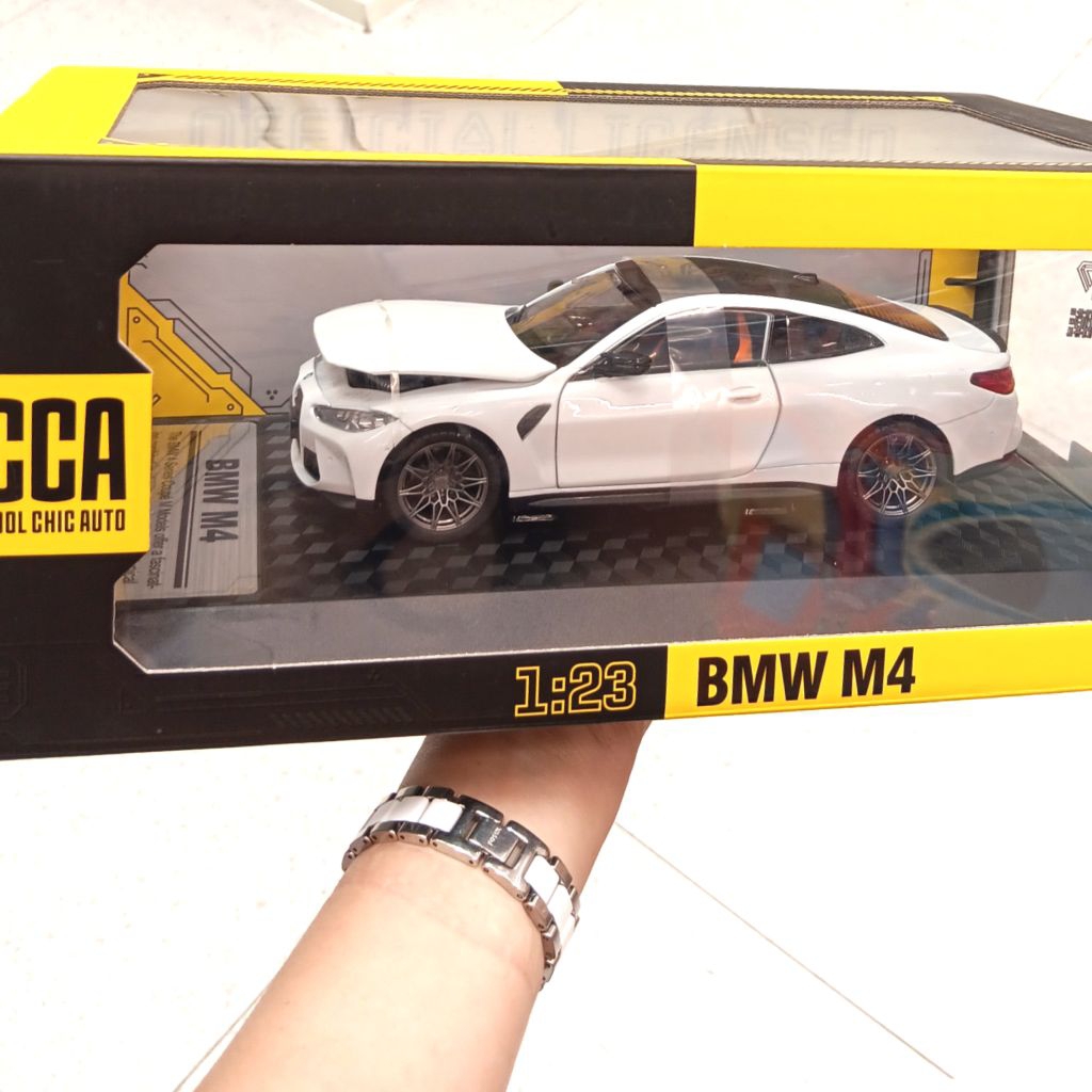 DIECAST CCA BMW M 4 WHITE 1:23