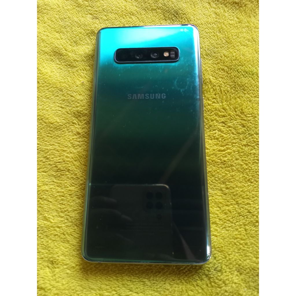 Samsung S10 Plus Ram 8/ 128 gb. HP saja normal agak mulus segel