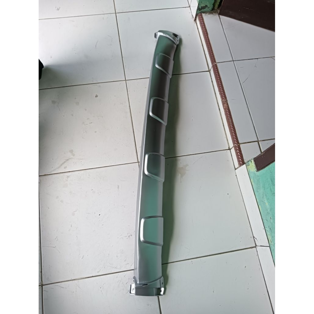 garnis bemper depan xl7 original