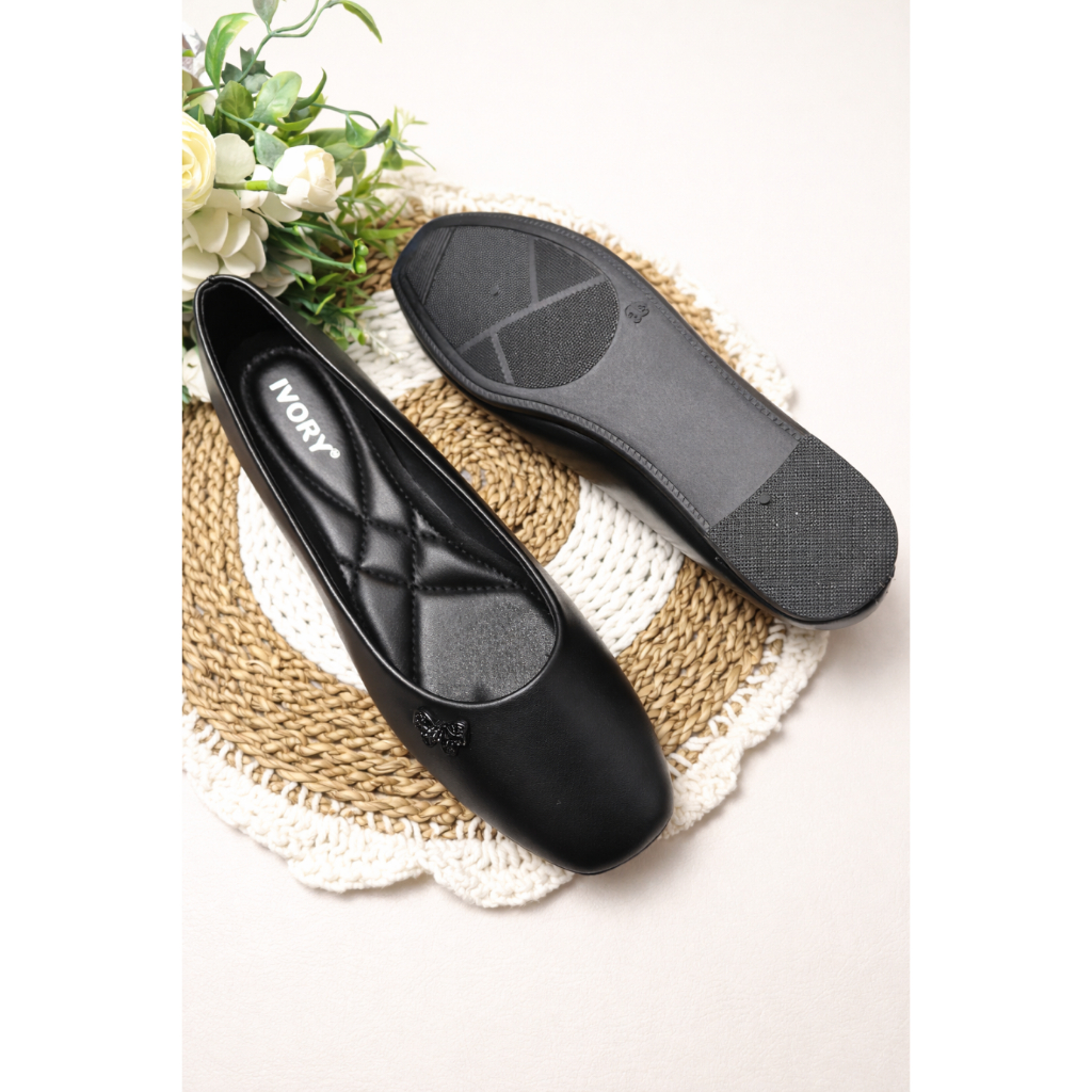 Sepatu Flat Wanita Ivory HItam Elegant Simpel 818-213