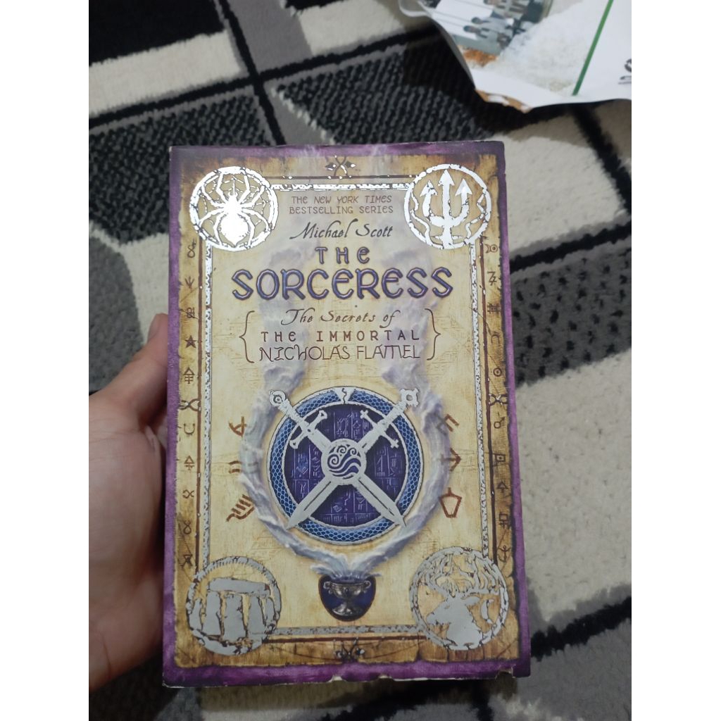 Novel Preloved The Alchemist Series Michael Scott - The Sorceress