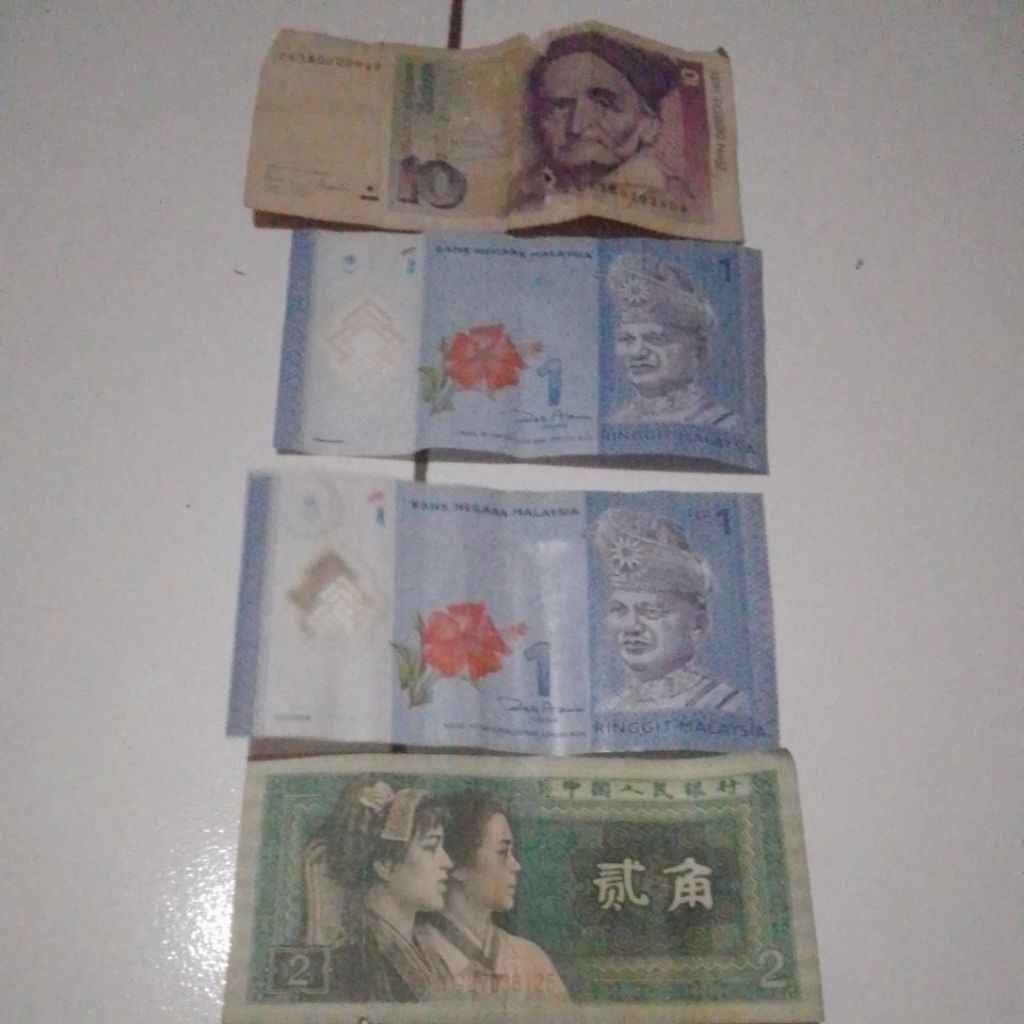 Rm 1 (2pc),10 DM 1993(1pc),2 ER JIAO 1980(1Pc) sesuai gambar take all Rp500.000 nego