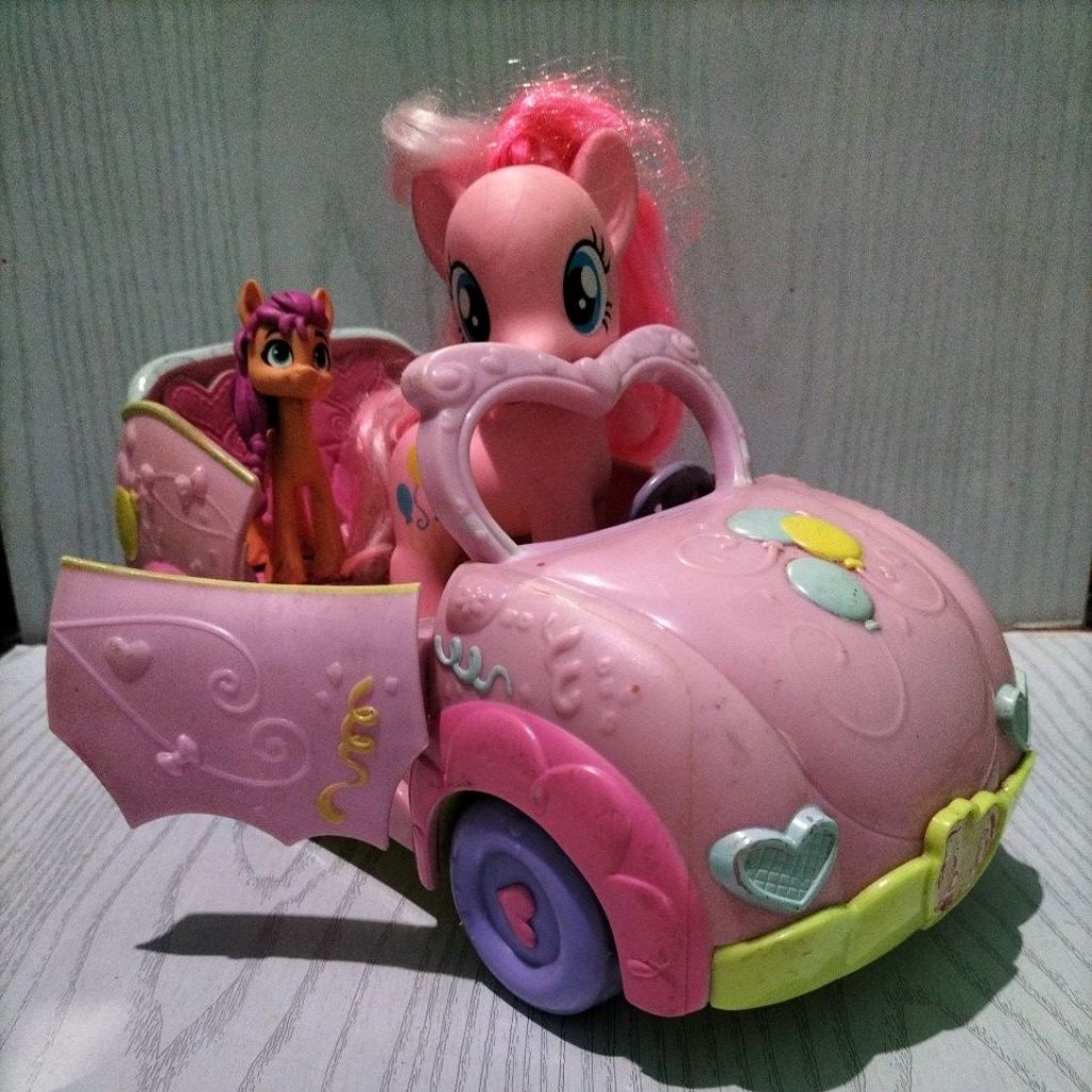 ​[PRELOVED] Hasbro My Little Pony 2009 Family Convertible - Pinkie Pie Car