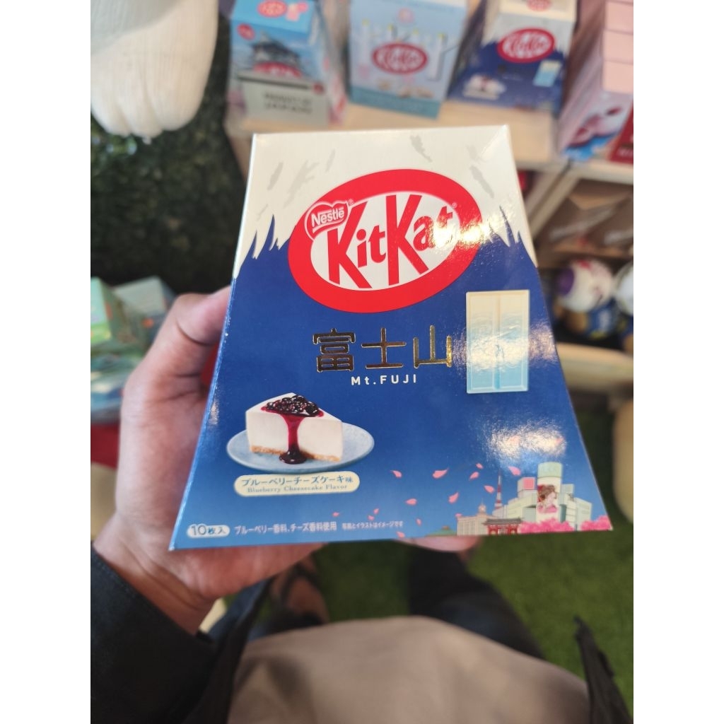 Nestle Kitkat import jepang cheese cake blueberry  gift pack isi 10 pcs