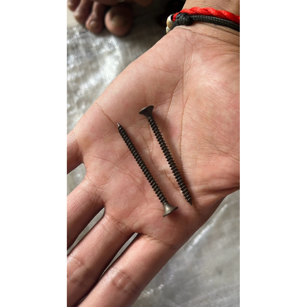 500 pcs Skrup 6×2 Skrup kayu Hitam 6×2 (500 pcs)