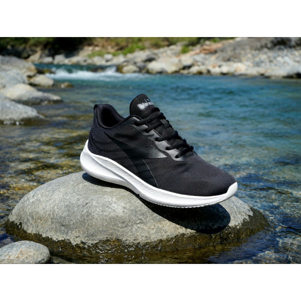 sepatu sekolah sport hitam polos diadora full black