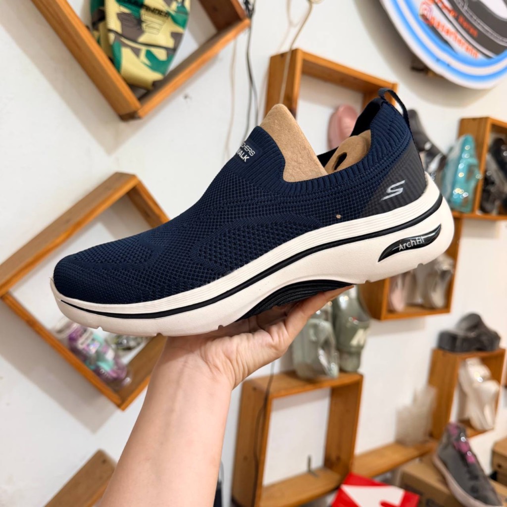 SEPATU SKECHERS PRIA SKECHERS GO WALK ARCH FIT 216517 NAVY BLACK SNEAKER SPORTY SLIP ON KERJA SEKOLA
