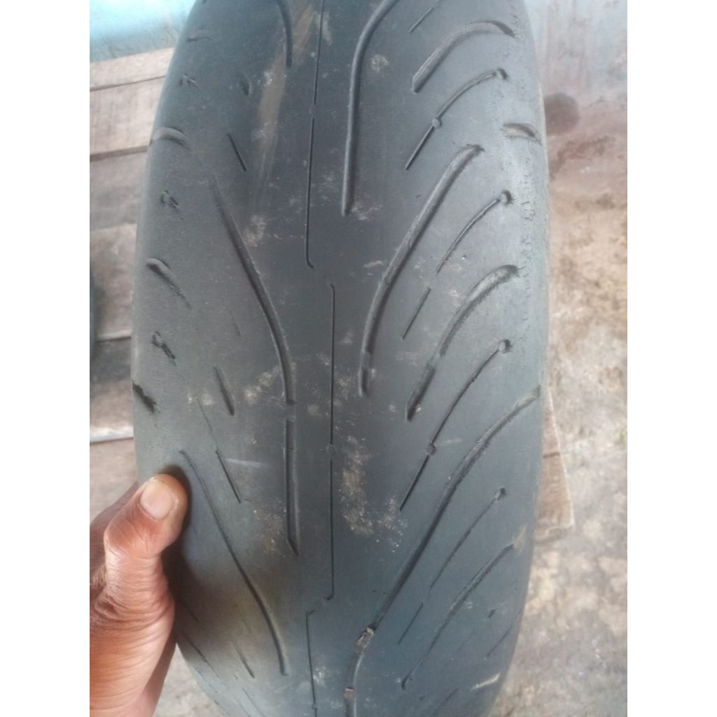 ban motor ban luar tubles merk Michelin road 4 180/55 ring17