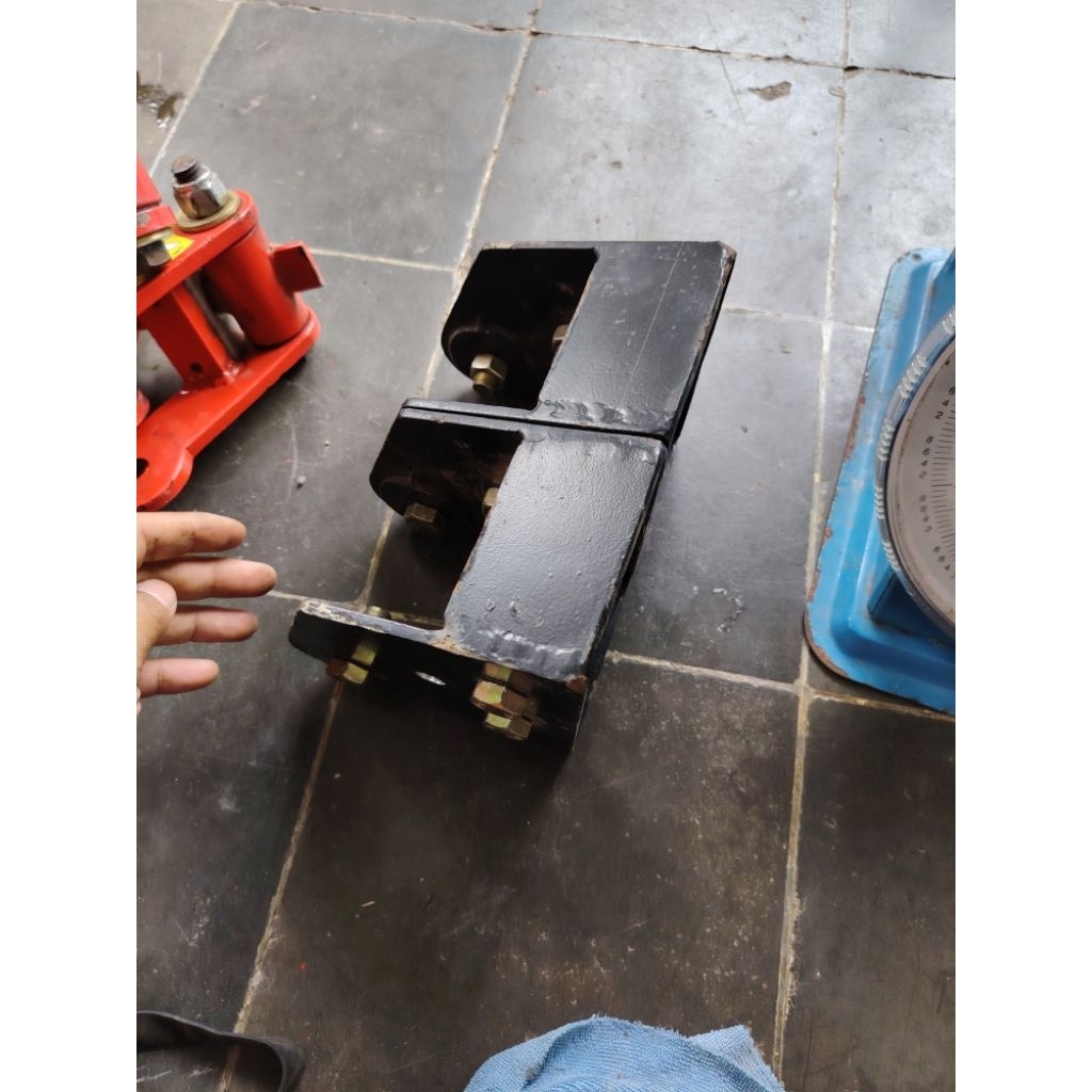 bracket per, peninggi per, mobil suzuki jimny katana, bracket per depan bagian belakangnya