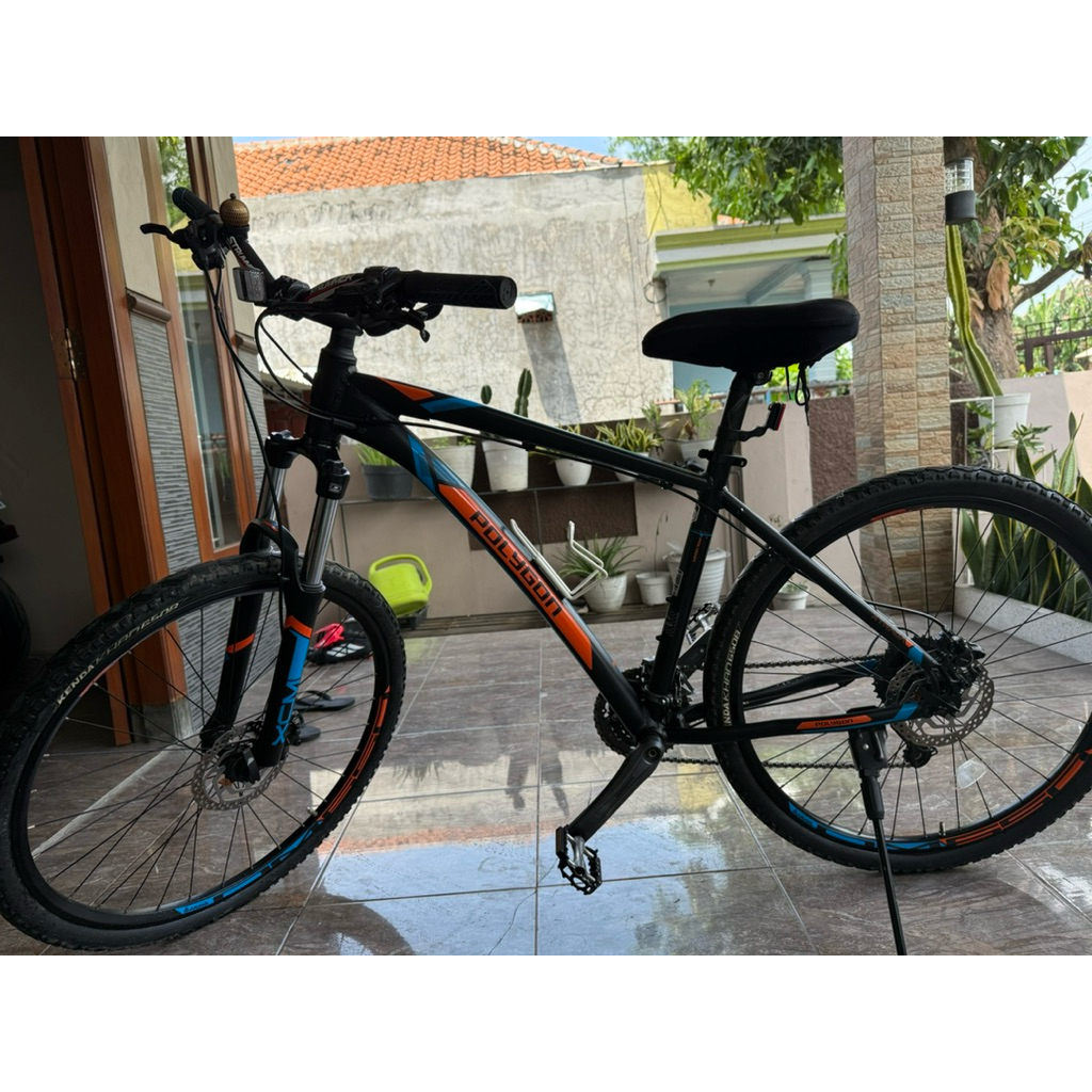 sepeda gunung merk polygon type XTRADA 5 2016