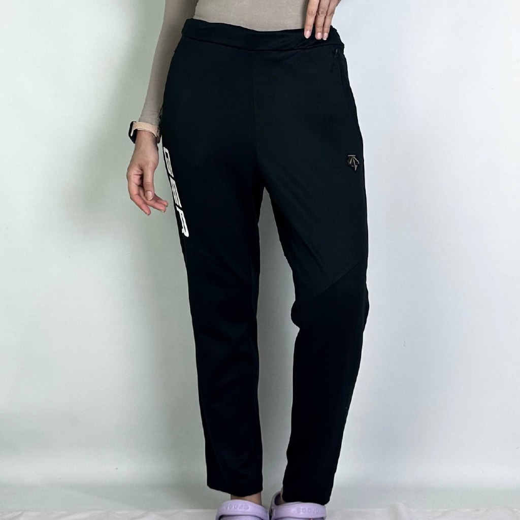 celana wanita Descente size M (30-32) seperti baru 100% original 110426B