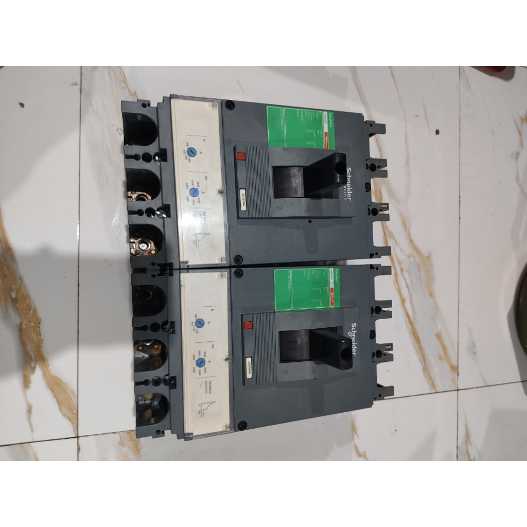 MCCB SCHNEIDER CVS 600A 3P