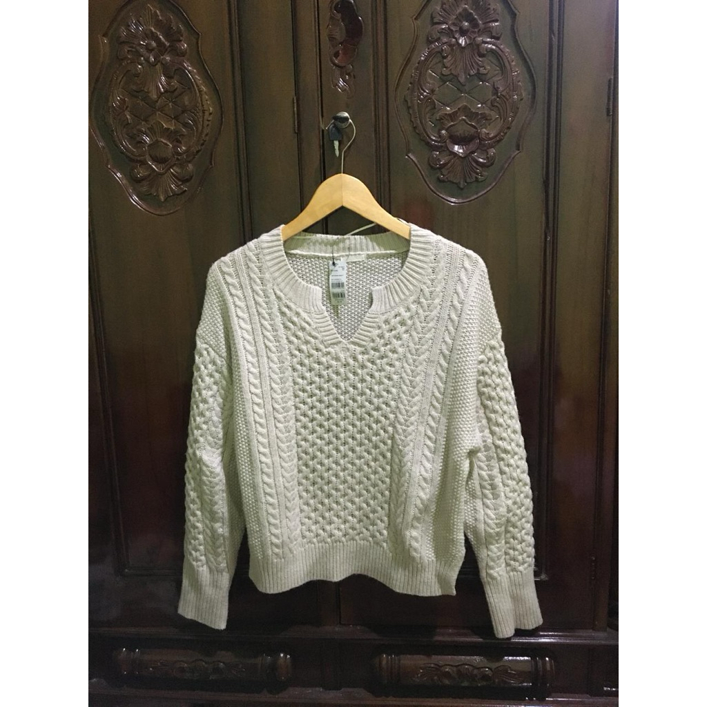 Sweater kepang uniqlo