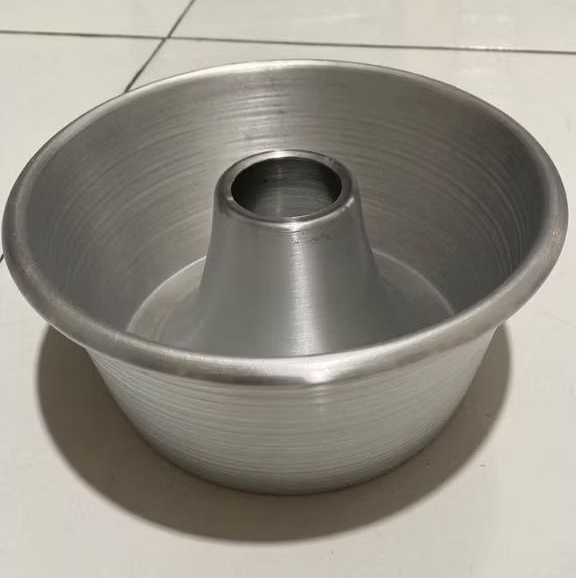 Loyang tulban ukuran 18 Cm Tinggi 9 Cm Bahan Alumunium Anti Karat Anti Lengket / loyang kue bolu tul