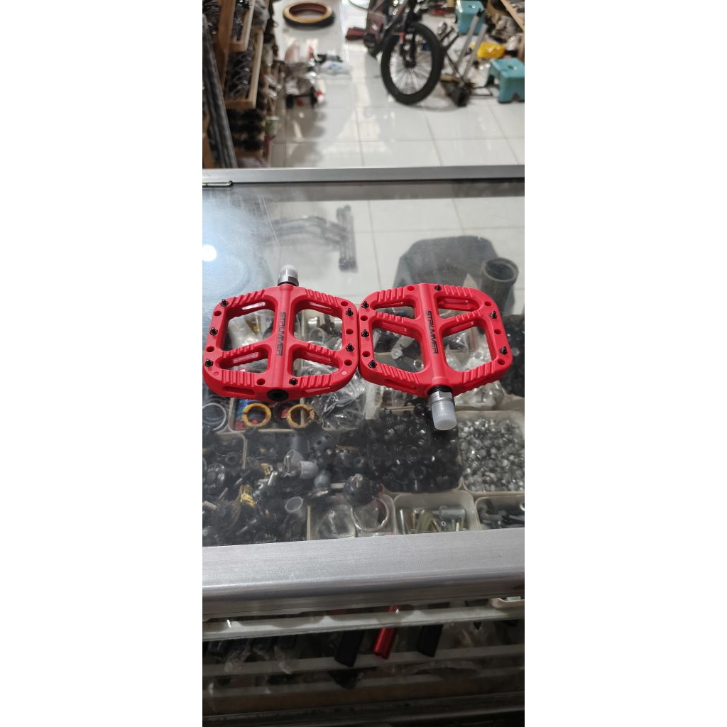 Pedal strummer bearing nylon