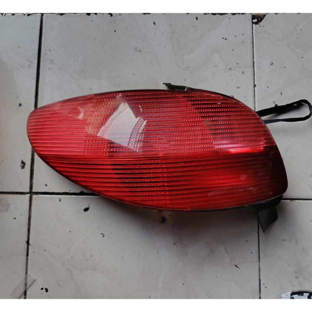Stoplamp lampu belakang Peugeot 206 hatchback 2002 -2009