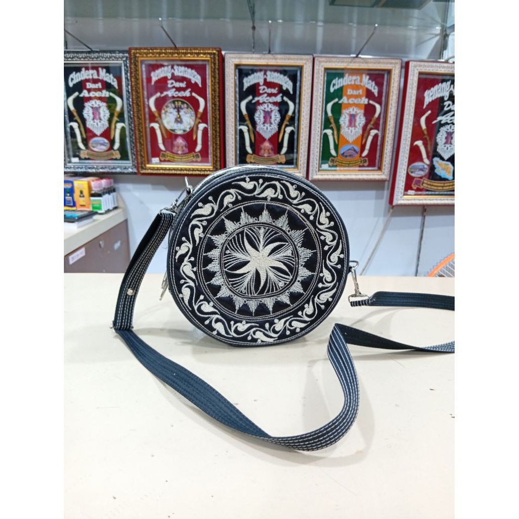 tas selempang bulat khas Aceh