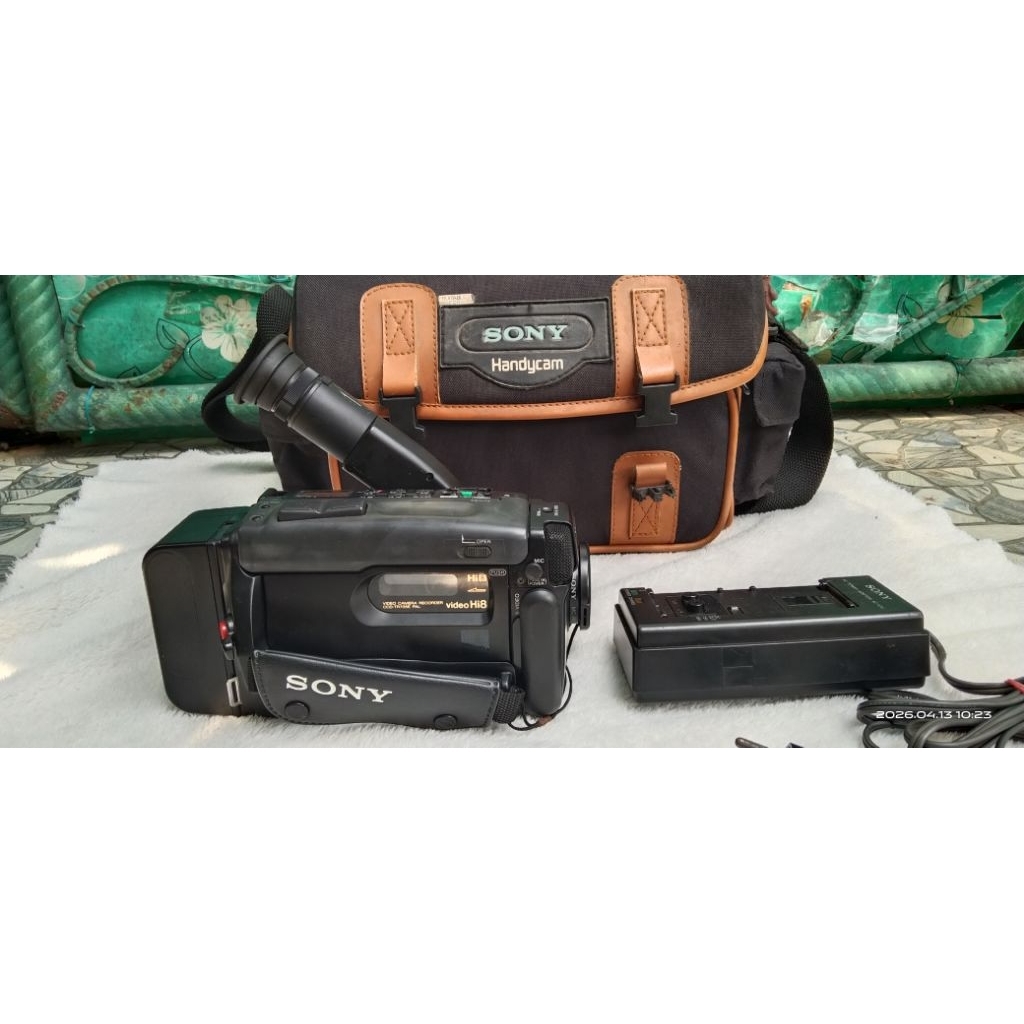 prelovode vintage handycam Sony CCD TR705E Handycam Sony camcorder Video 8 vintage