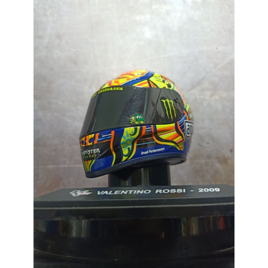Figure Miniature Moto GP Character Valentino Rossi 2009 Helmet with Aclyric