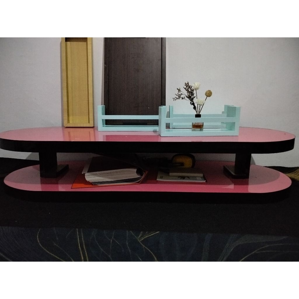 Meja ruang tamu lesehan Pink
