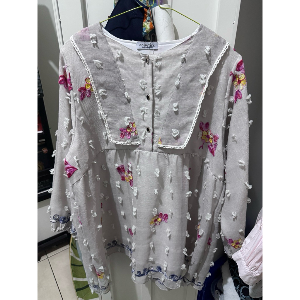 Preloved Blouse Eclemix Abu