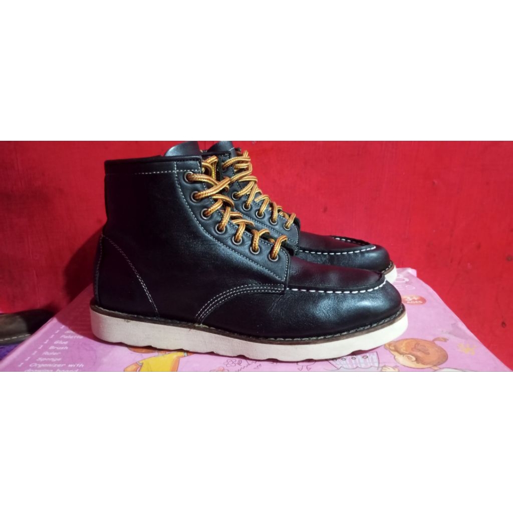 sepatu boots moctoe kulit second Young Age size 40
