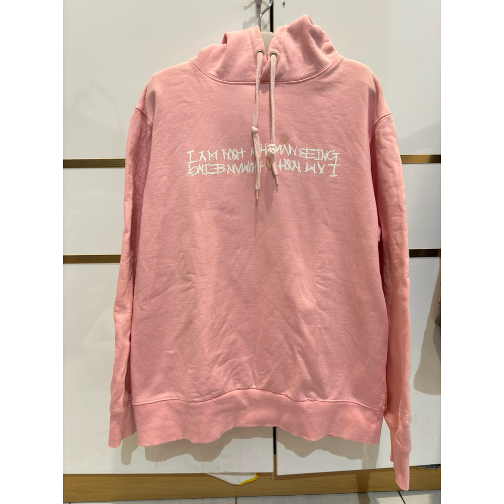 Jaket hoodie im not human being baby pink
