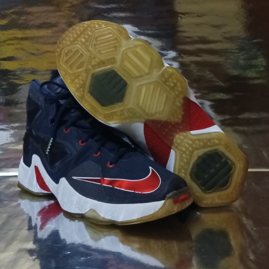 Nike LeBron James 13 'Midnight Navy' size 40