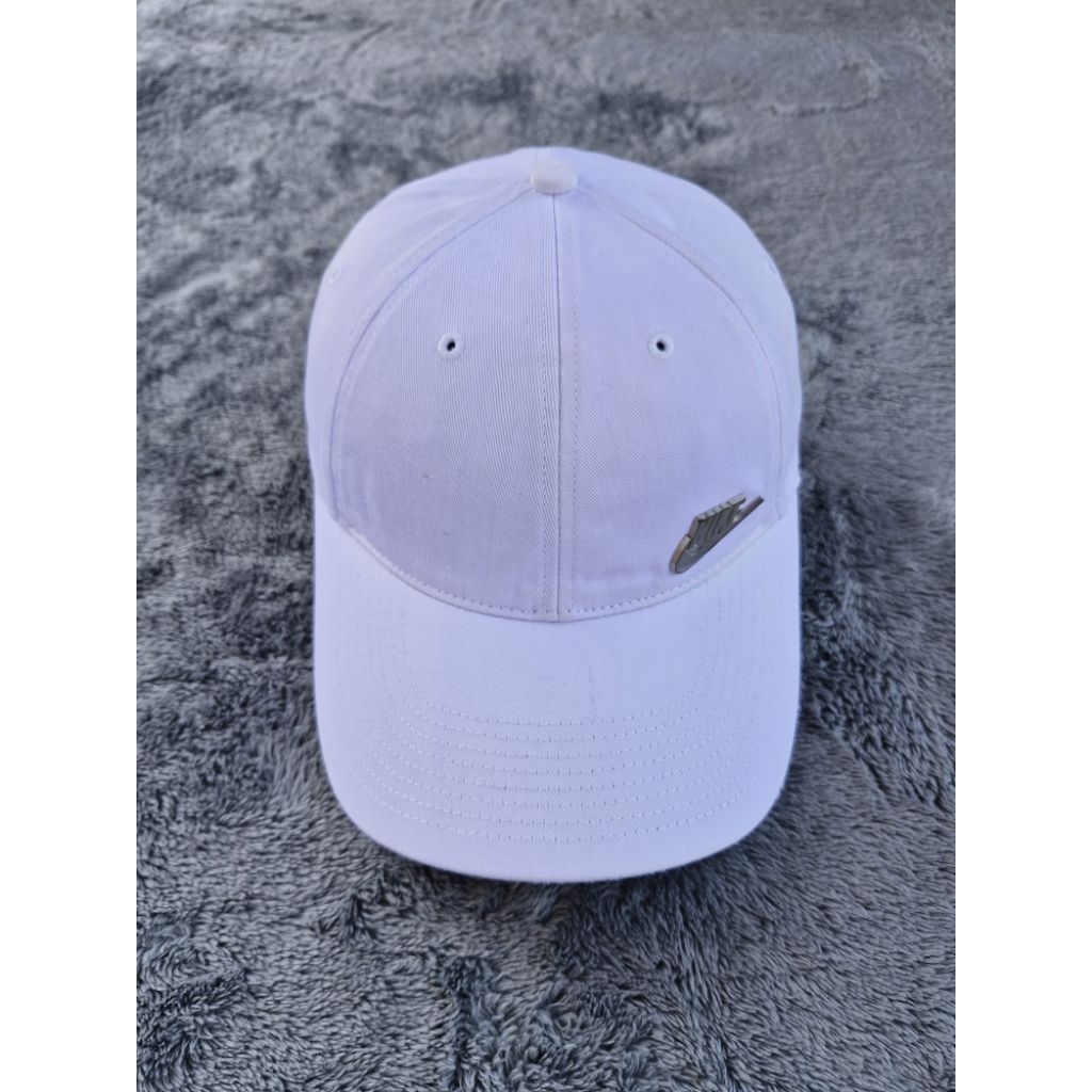 Topi nike logo besi