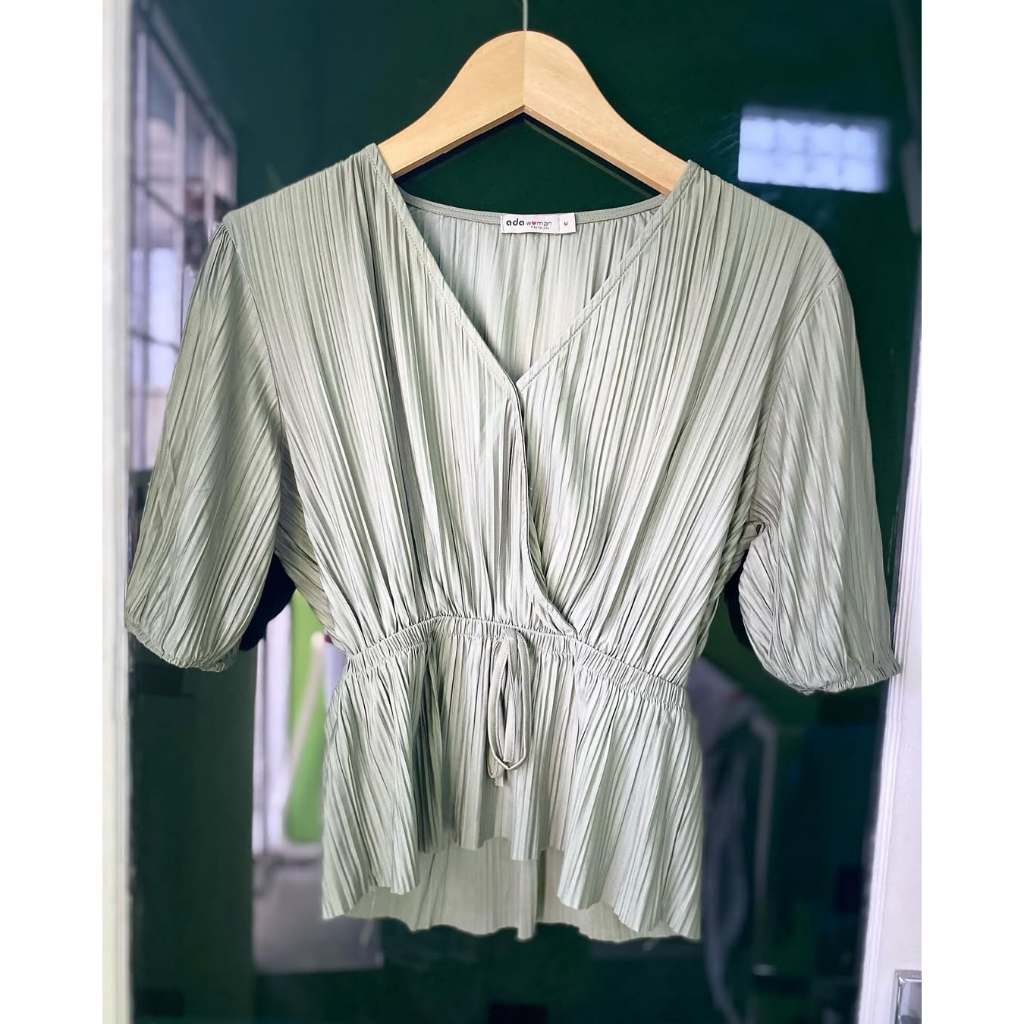 Atasan ADA WOMAN (preloved)