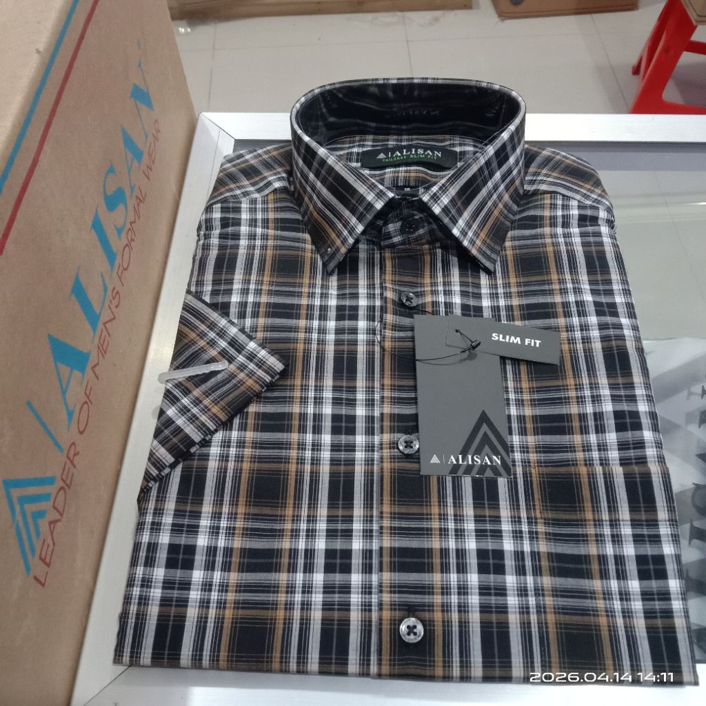 ALISAN Kemeja motif kotak SLIMFIT Lengan pendek