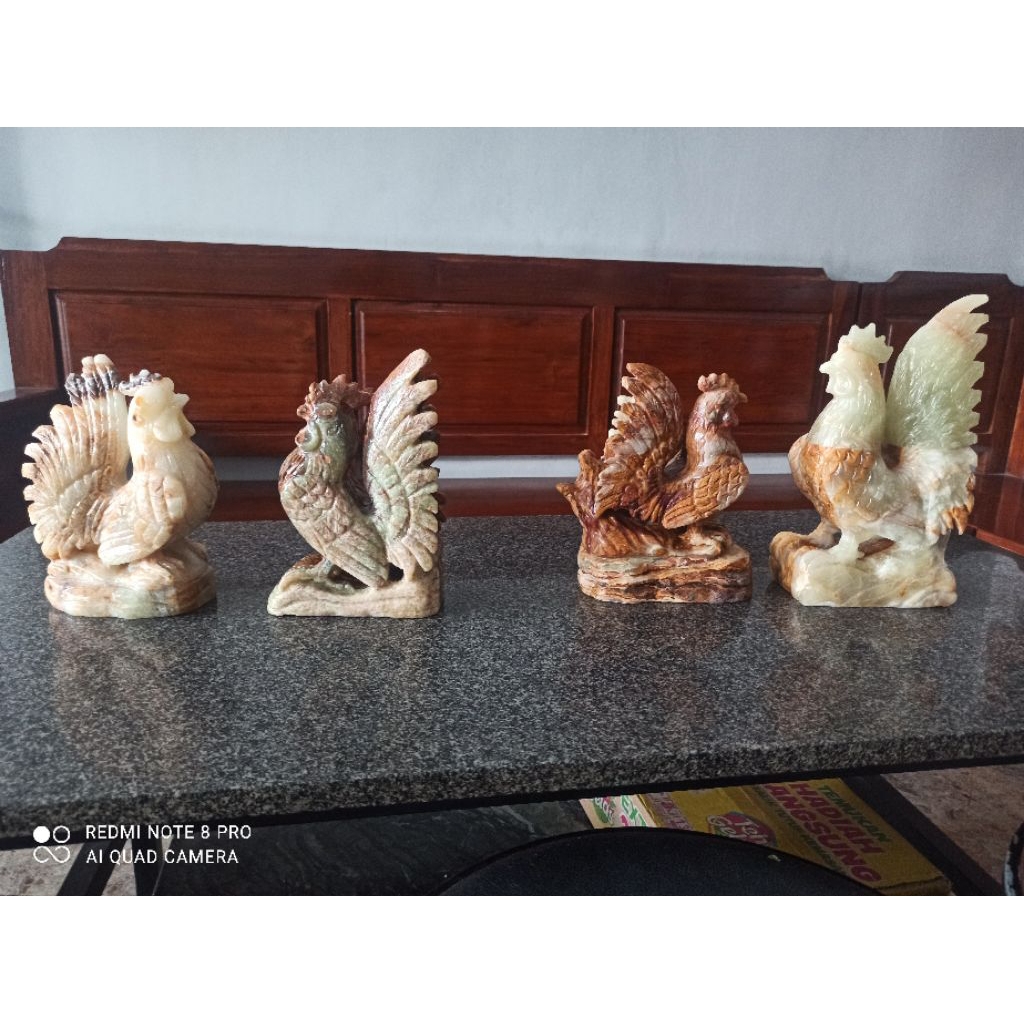 Patung ayam batu onik alami