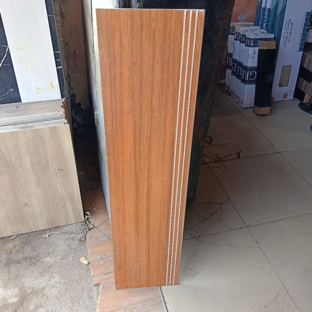 Granit tangga Stepnosing 30x120 Mahogani wood concord