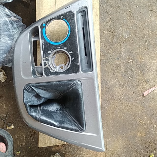T0000634 KONSOL TENGAH DASBOR MOBIL AC CALYA SIGRA