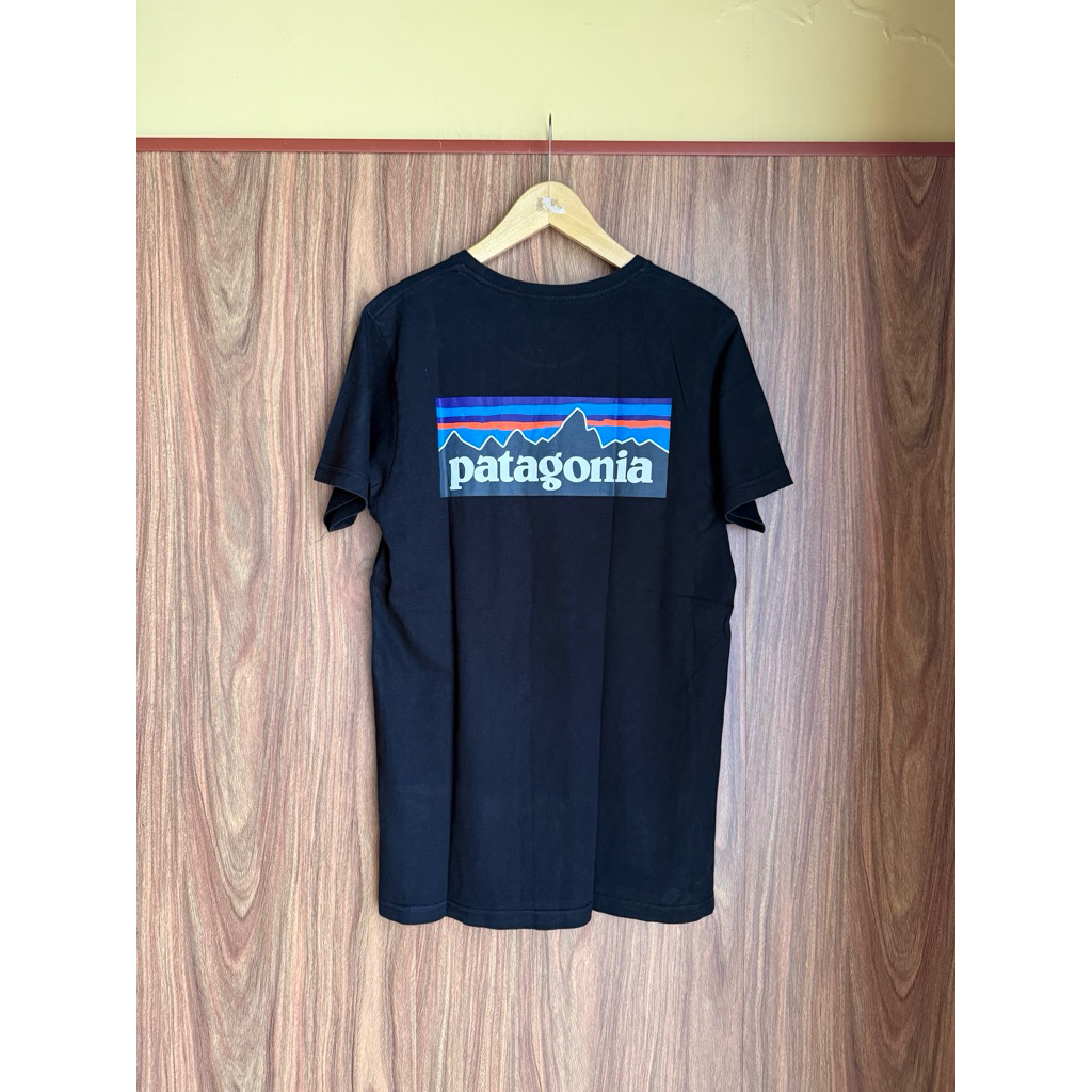 Baju Kaos Patagonia Hitam Second