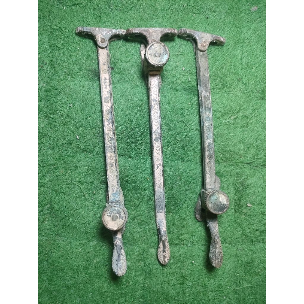 BARANG ANTIK PENAHAN JENDELA JADUL