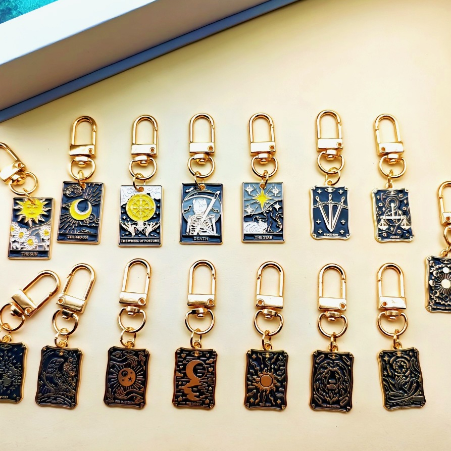 Gantungan Kunci Mini Keychain Enamel Charm Model  Kartu Tarot Kartu Ramalan Epoxy Keping Monochrome 